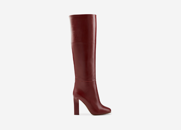 Victoria Beckham<p><a id=\"\" style=\"\" target=\"_blank\" href=\"https://www.stylebop.com/en-gb/women/leather-knee-boots-275480.html?ranMID=35563&amp;tmad=c&amp;tmcampid=17&amp;tmclickref=Hy3bqNL2jtQ&amp;campaign=affiliate/linkshare/uk&amp;utm_source=linkshare_uk&amp;utm_medium=affiliate&amp;utm_campaign=Hy3bqNL2jtQ&amp;utm_content=1&amp;ia-pmtrack=50440005&amp;ranSiteID=Hy3bqNL2jtQ-R1h8v6pjq_SPL3ODMghPeA\">Stylebob.com</a></p>