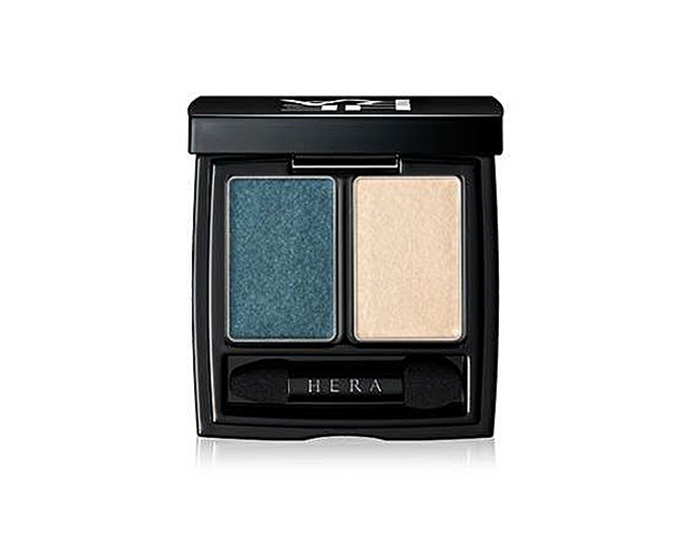 Hera Shadow Duo in #17 Cashmere  Original: http://www.buro247.sg/beauty/insiders/2018-korean-beauty-trends-makeup-amorepacific.html