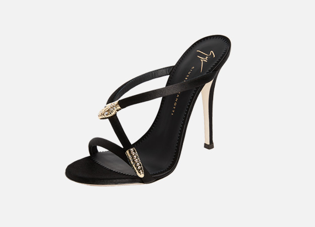 Giuseppe Zanotti<p><a id=\"\" style=\"\" href=\"https://ru.shopbop.com/heeled-mule-sandals-giuseppe-zanotti/vp/v=1/1515377072.htm?currencyCode=GBP\" target=\"_blank\">shopbop.com</a></p>