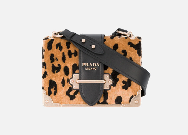 Prada<p><a id=\"\" style=\"\" href=\"https://www.farfetch.com/ru/shopping/women/prada---item-12390802.aspx?storeid=9359&amp;from=search\" target=\"_blank\">farfetch.com</a></p>